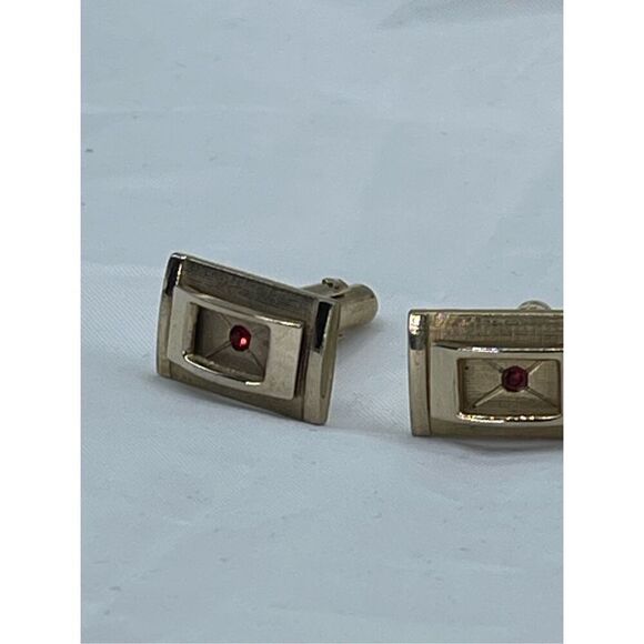 Vintage gold tone cufflinks with cut red crystals - Picture 10 of 11